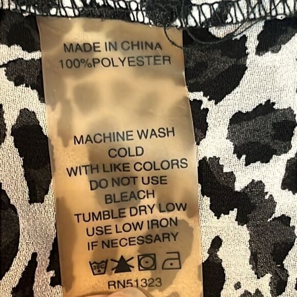 NWOT Two by Vince Camuto Sheer Animal Print Top - Picture 10 of 10